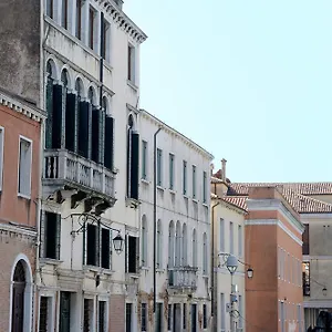 Canal Riva De Biasio Konukevi