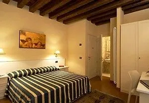 Venice Resorts Guest House Konukevi